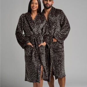 Comfrt Dreamday Plush Robe in Panther Size M/L